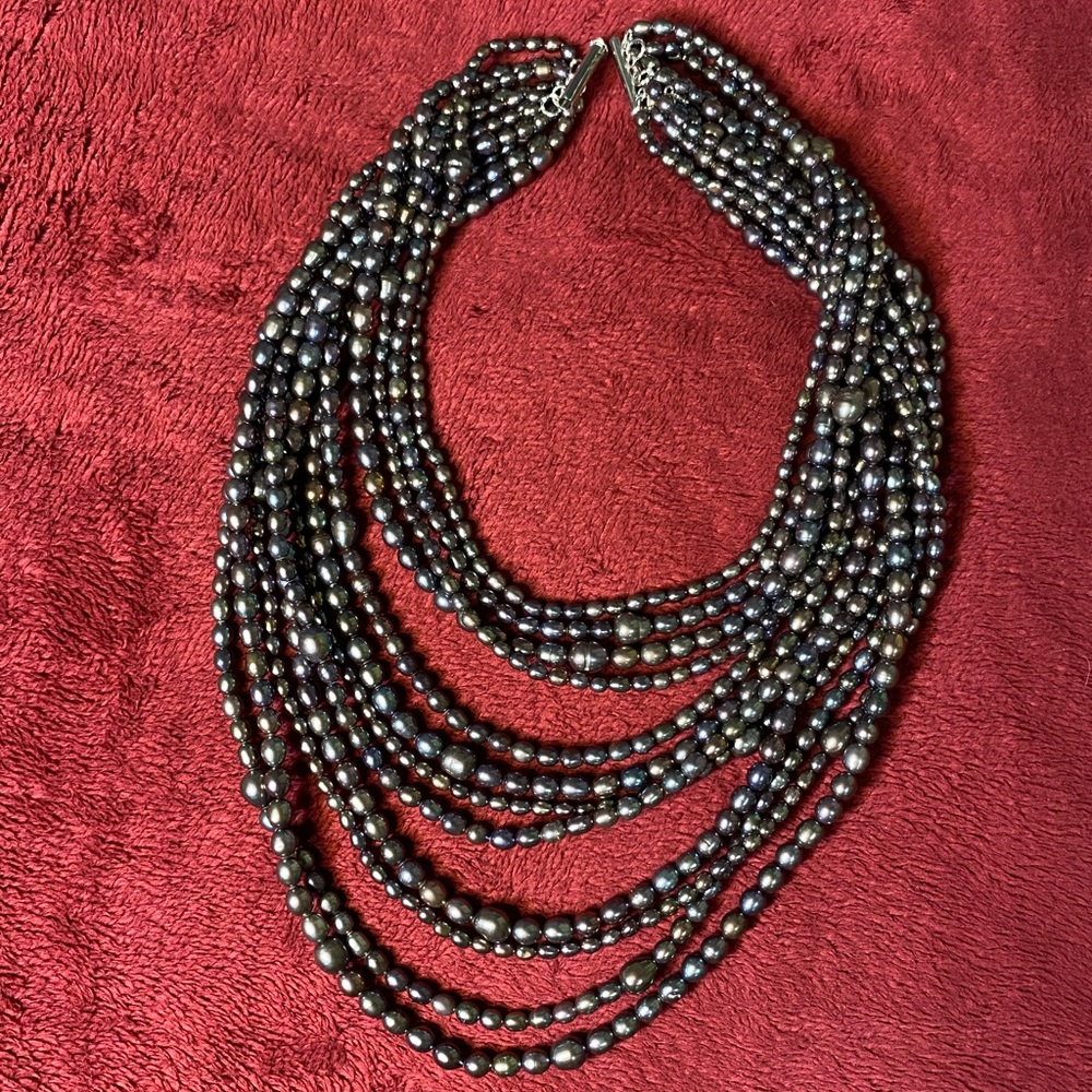 Gray natural pearl necklace